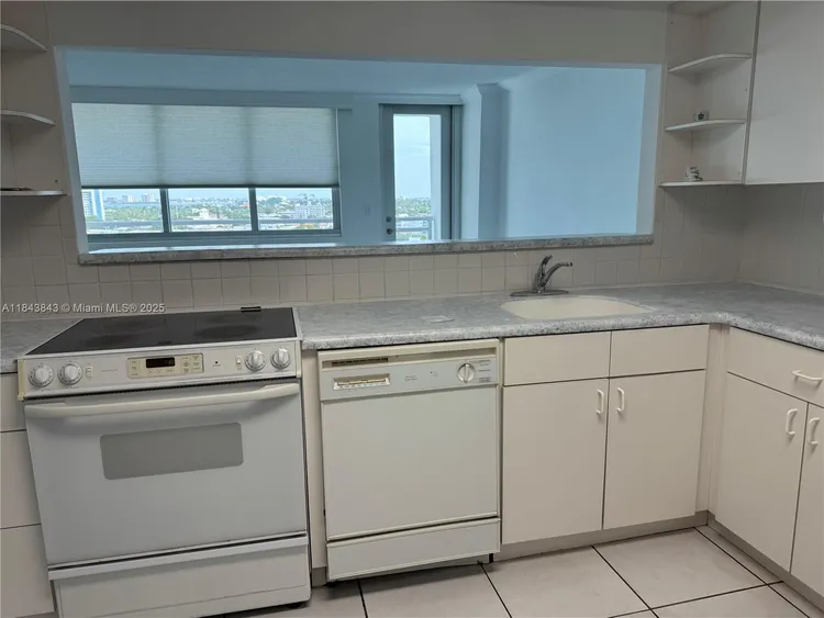 Burleigh House #1203 image #15