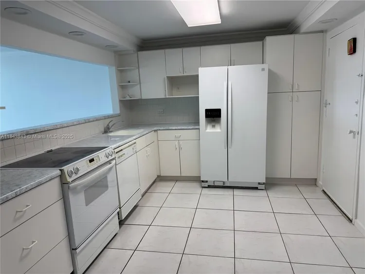 Burleigh House #1203 image #16