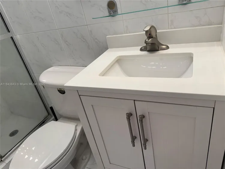 Burleigh House #1203 image #24