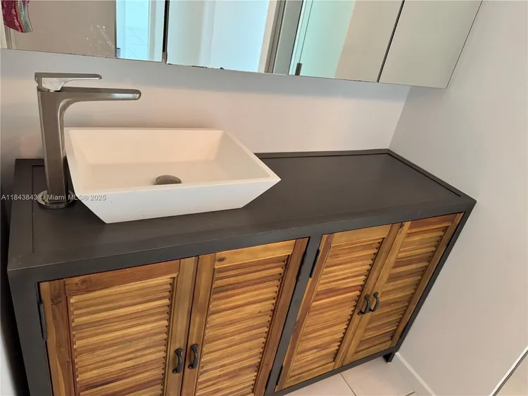 Burleigh House #1203 image #25