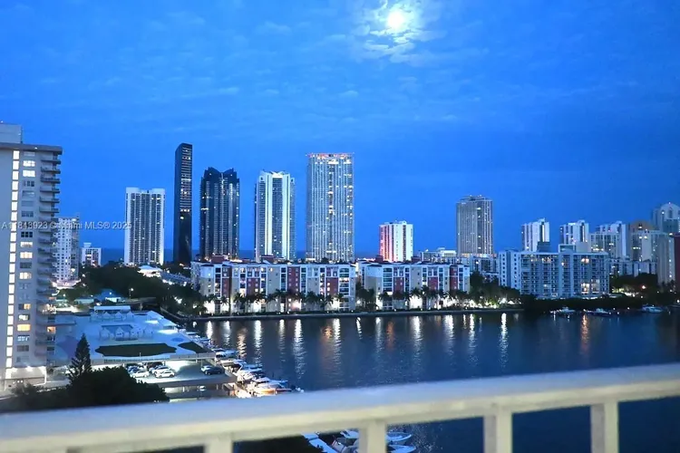 Winston Towers #1515 image #14