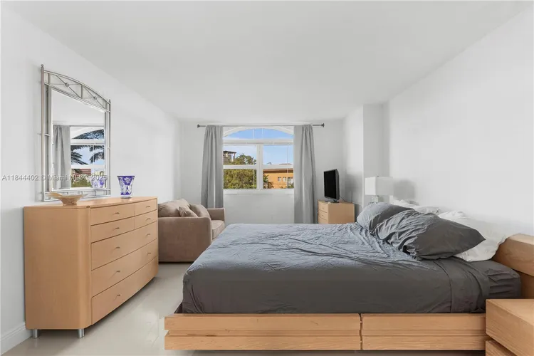 Yacht Club at Portofino #409 image #6