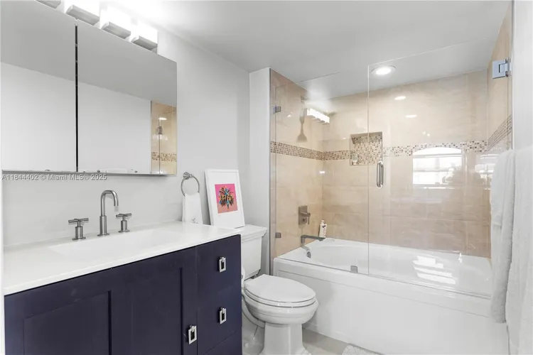 Yacht Club at Portofino #409 image #9