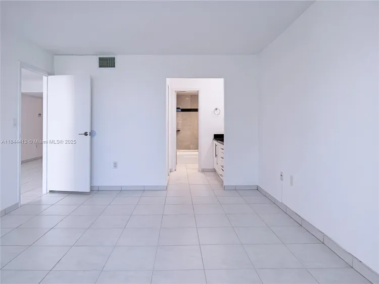 Brickell Bay Club #414 image #11