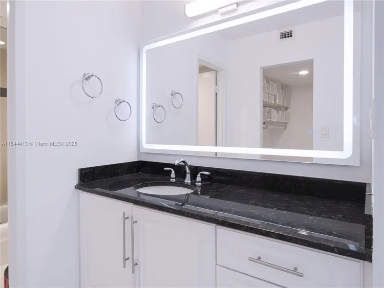 Brickell Bay Club #414 image #14