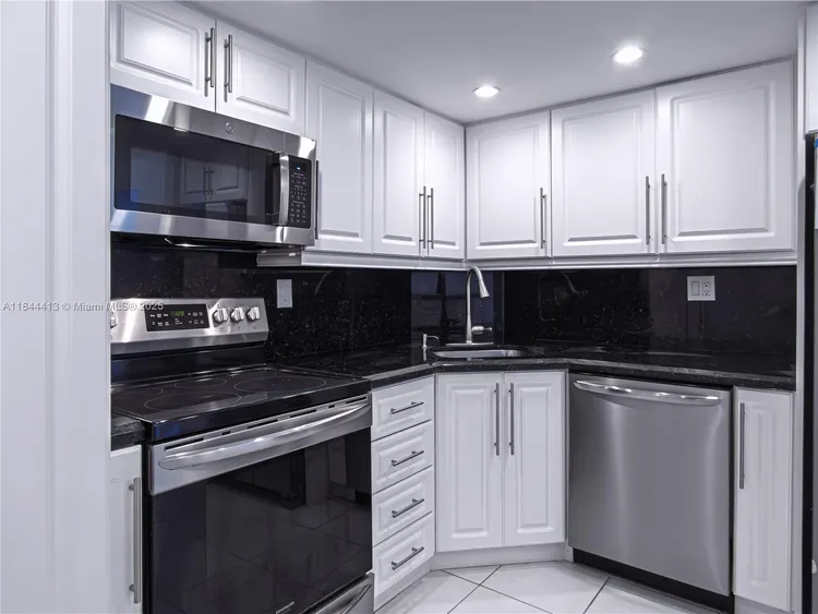 Brickell Bay Club #414 image #6