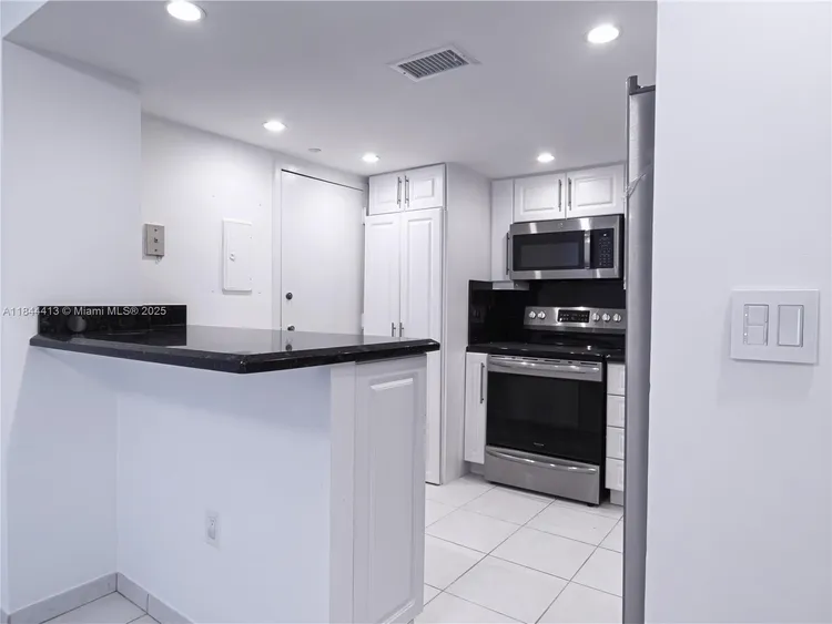 Brickell Bay Club #414 image #7