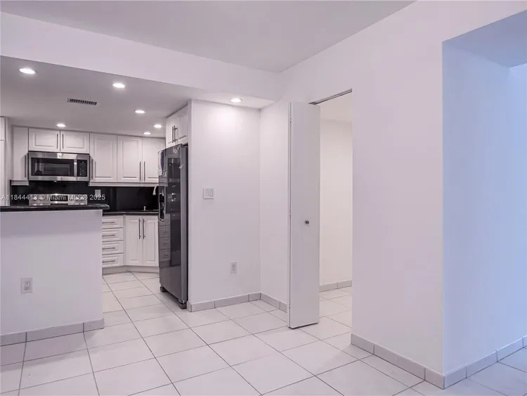 Brickell Bay Club #414 image #8