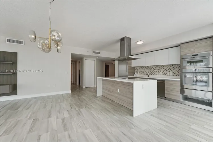 Parque Towers #4-1107 image #11