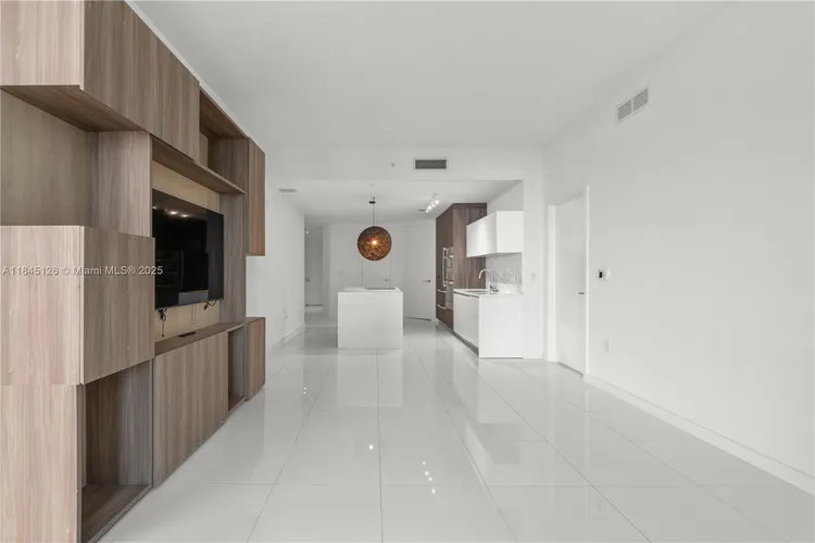 Paramount Miami Worldcenter #3007 image #15