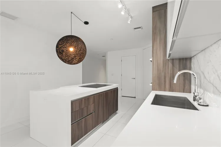 Paramount Miami Worldcenter #3007 image #16