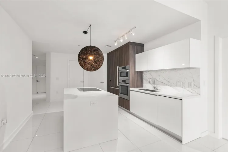 Paramount Miami Worldcenter #3007 image #18