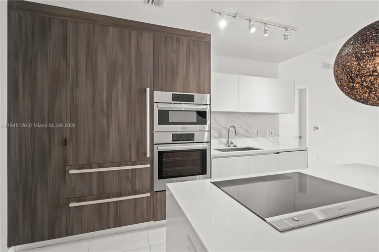 Paramount Miami Worldcenter #3007 image #19