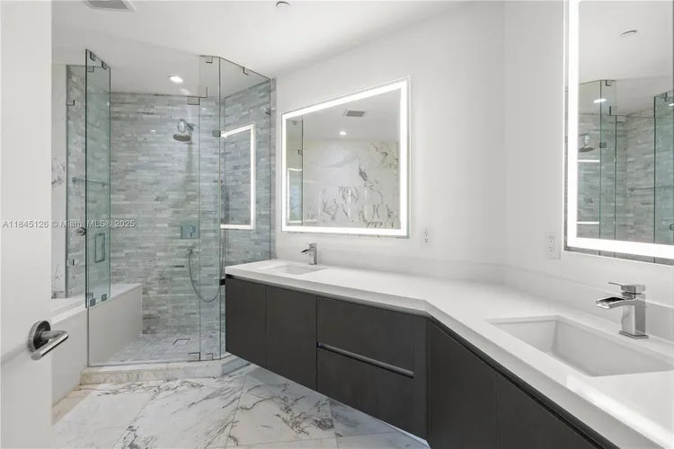 Paramount Miami Worldcenter #3007 image #22