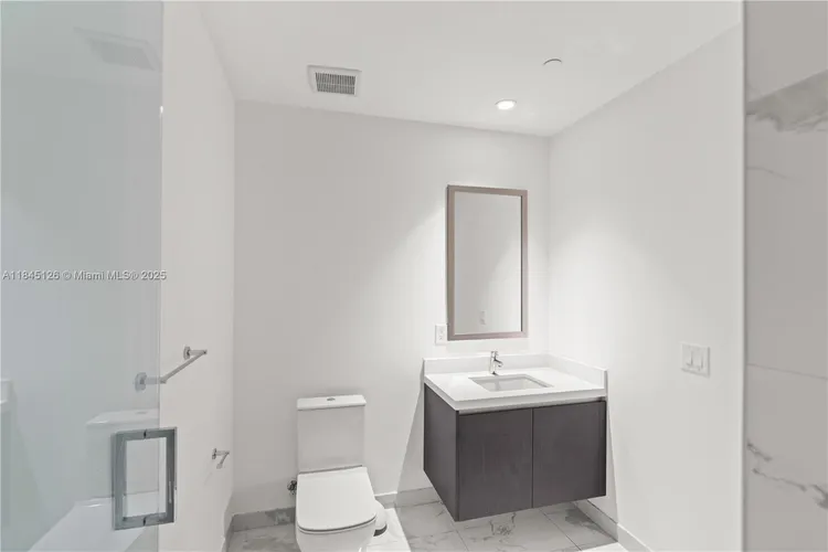 Paramount Miami Worldcenter #3007 image #24