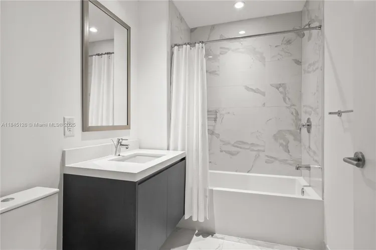 Paramount Miami Worldcenter #3007 image #26