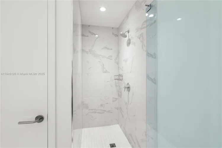 Paramount Miami Worldcenter #3007 image #27