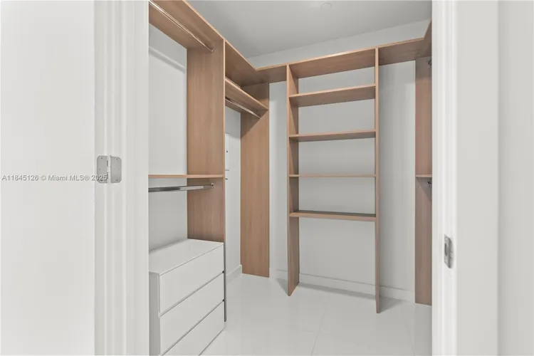 Paramount Miami Worldcenter #3007 image #31