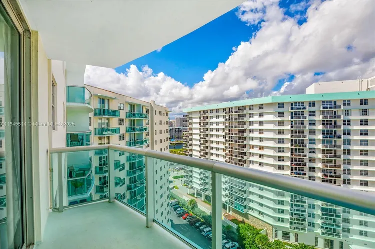 The Tides On Hollywood Beach #15C image #19