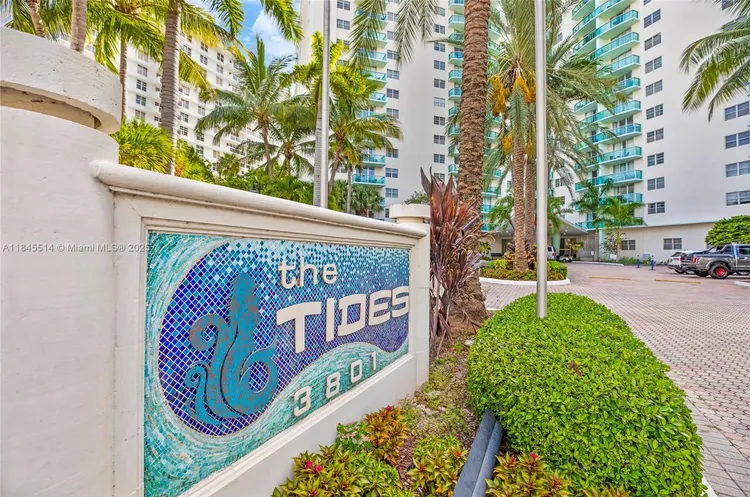 The Tides On Hollywood Beach #15C image #28