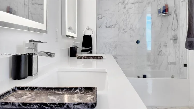 Paramount Miami Worldcenter #3302 image #10