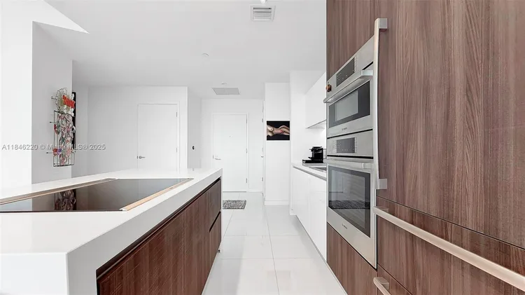 Paramount Miami Worldcenter #3302 image #16