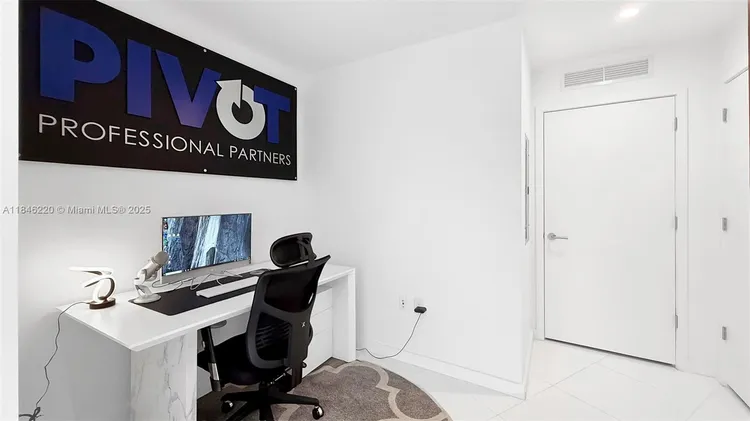 Paramount Miami Worldcenter #3302 image #18