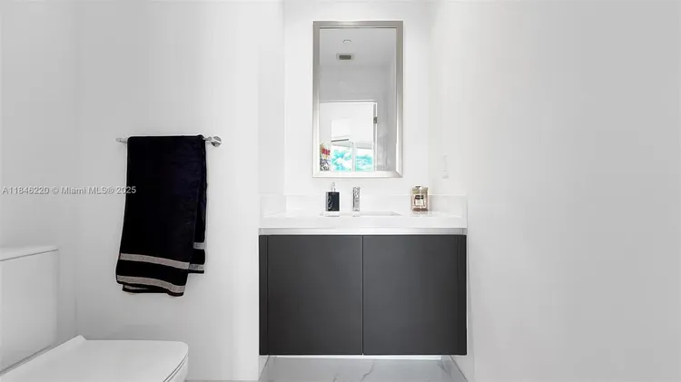 Paramount Miami Worldcenter #3302 image #21