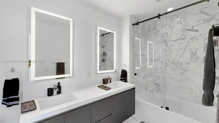 Paramount Miami Worldcenter #3302 image #6