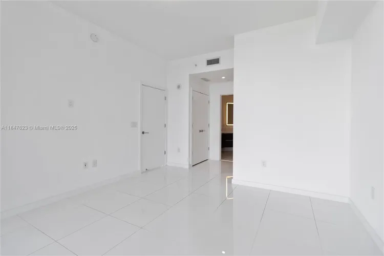 Paramount Miami Worldcenter #4104 image #21