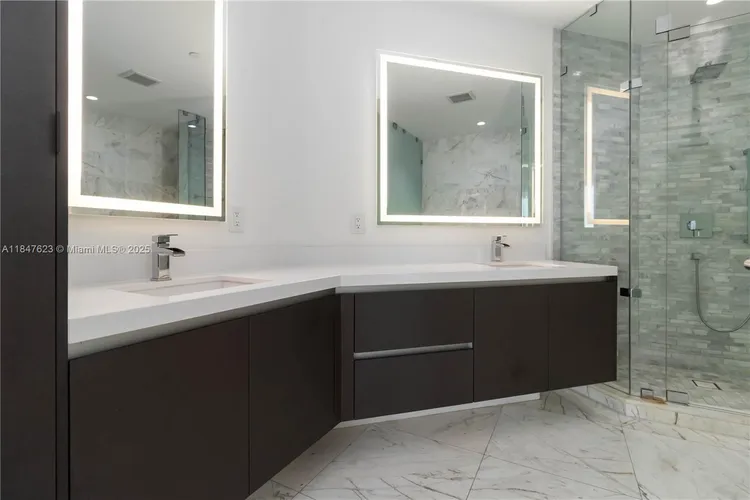 Paramount Miami Worldcenter #4104 image #22