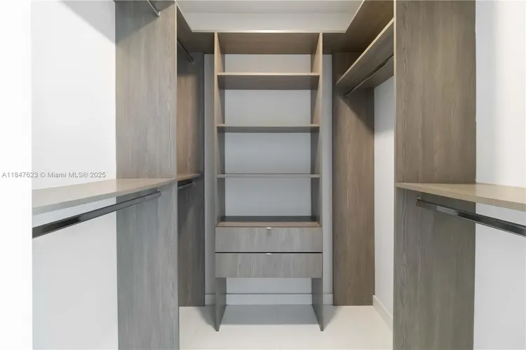 Paramount Miami Worldcenter #4104 image #26