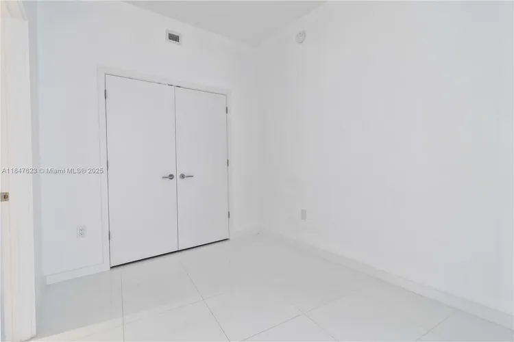 Paramount Miami Worldcenter #4104 image #28