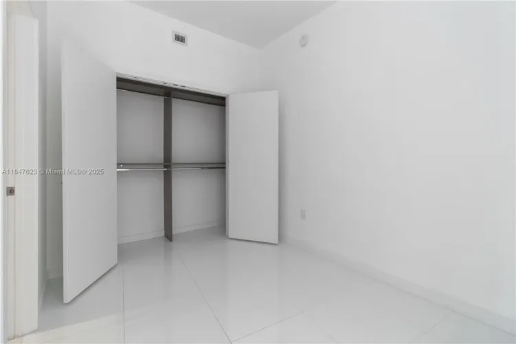 Paramount Miami Worldcenter #4104 image #31