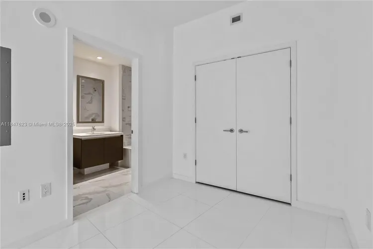 Paramount Miami Worldcenter #4104 image #32