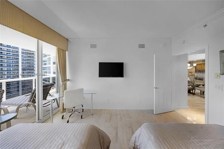 L'Hermitage North Tower #2106 image #15