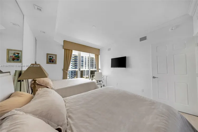 L'Hermitage North Tower #2106 image #24