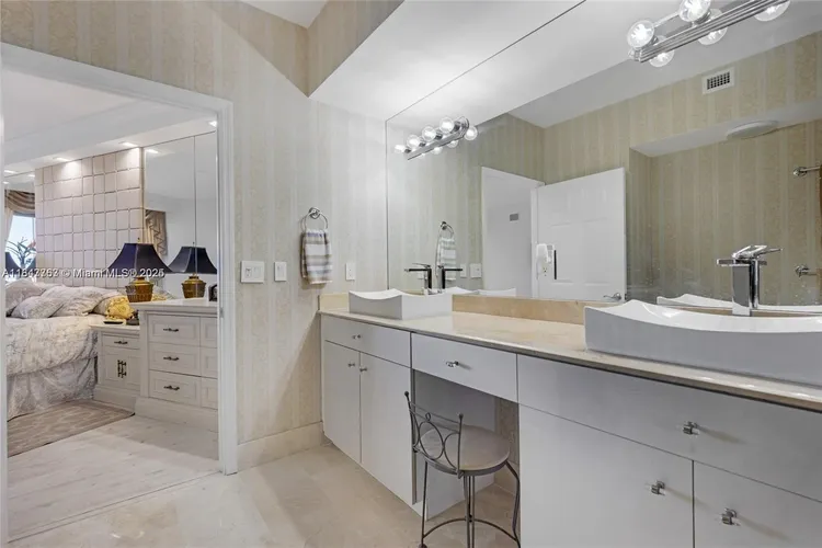 L'Hermitage North Tower #2106 image #29