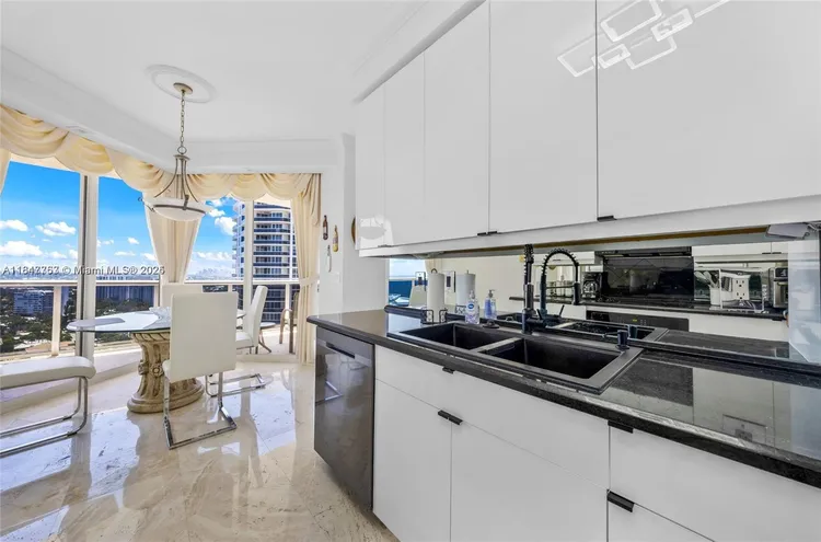 L'Hermitage North Tower #2106 image #6