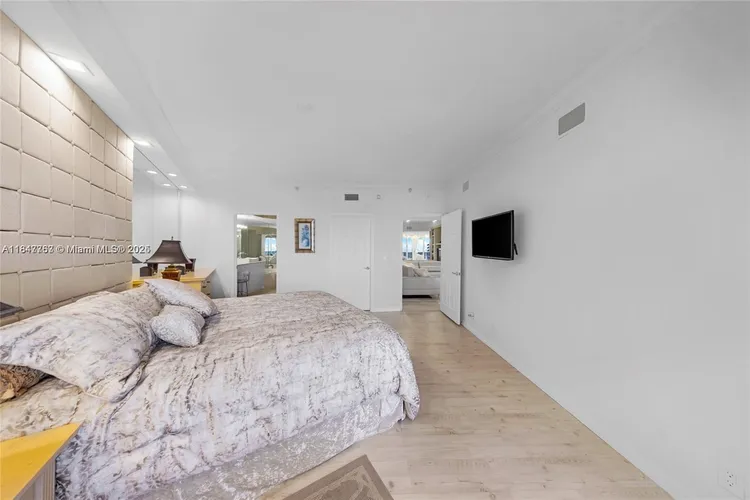 L'Hermitage North Tower #2106 image #9