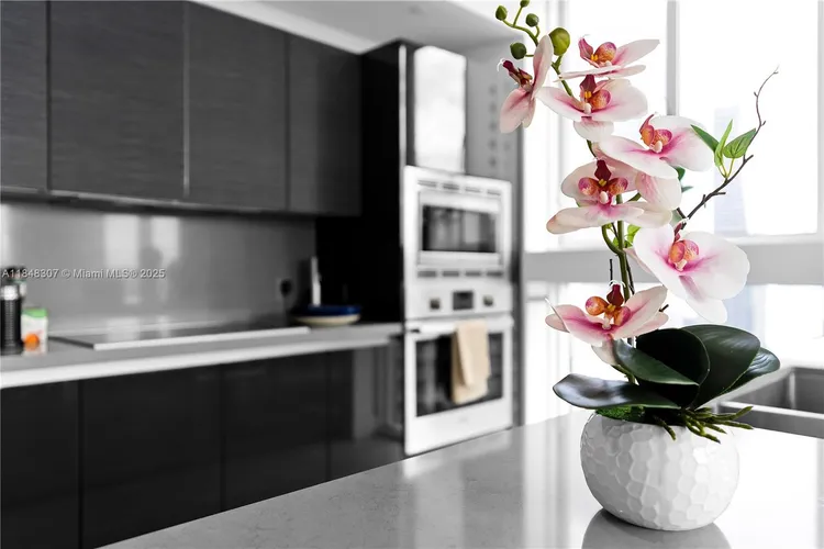 The Bond #2601 image #13