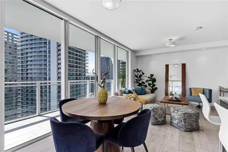 The Bond #2601 image #15