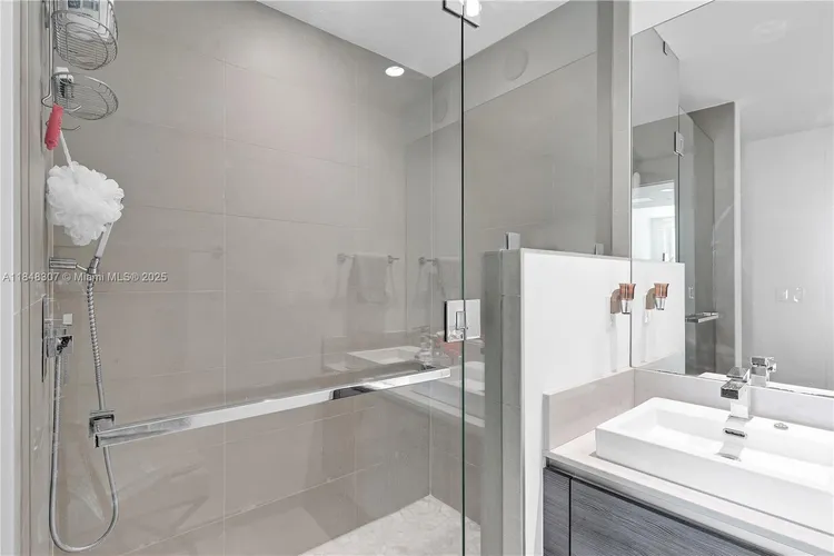 The Bond #2601 image #18