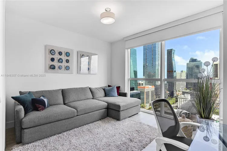 The Bond #2601 image #20