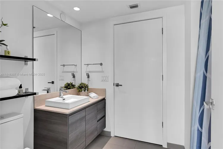 The Bond #2601 image #22