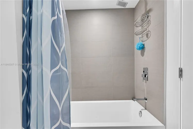 The Bond #2601 image #23