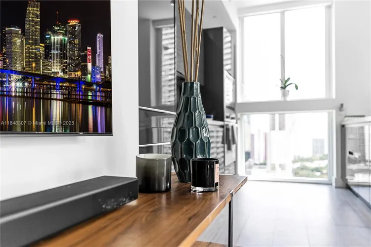 The Bond #2601 image #25