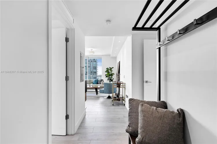 The Bond #2601 image #26