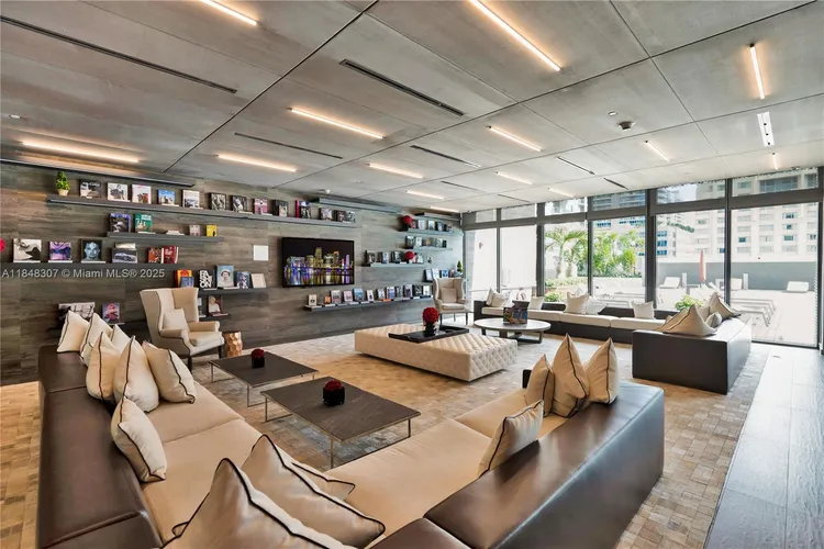 The Bond #2601 image #33