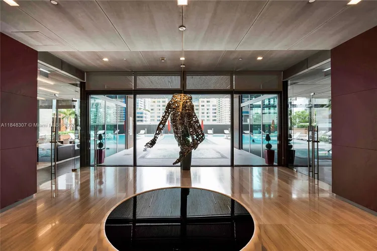 The Bond #2601 image #34